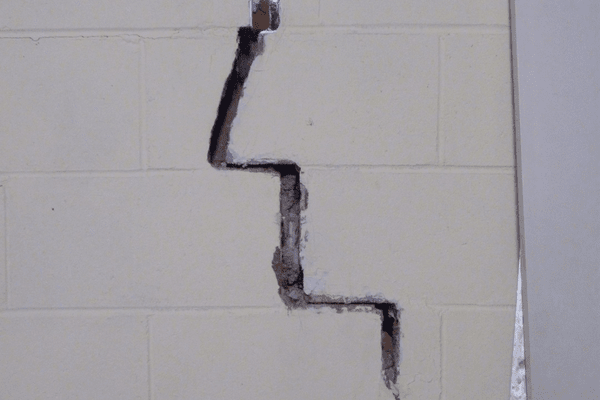 crack in foundation