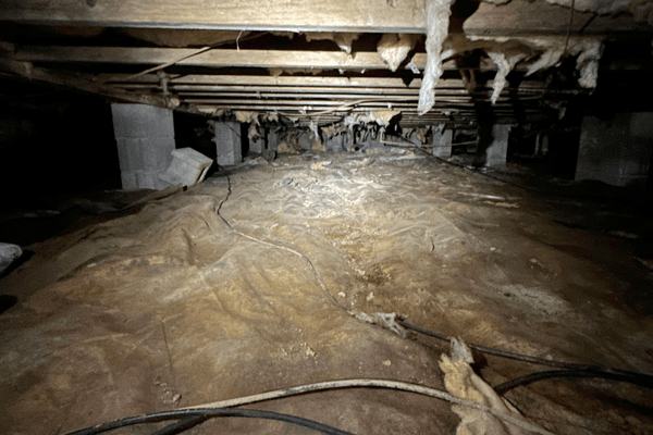 crawl space that needs repairing