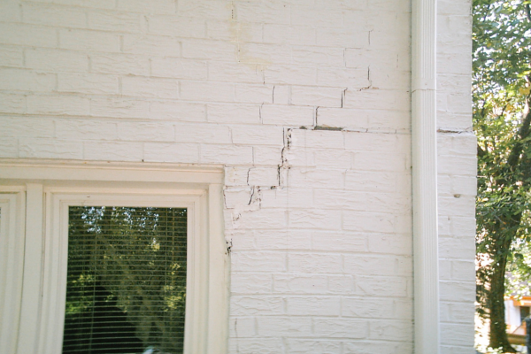 crack in exterior of foundation.